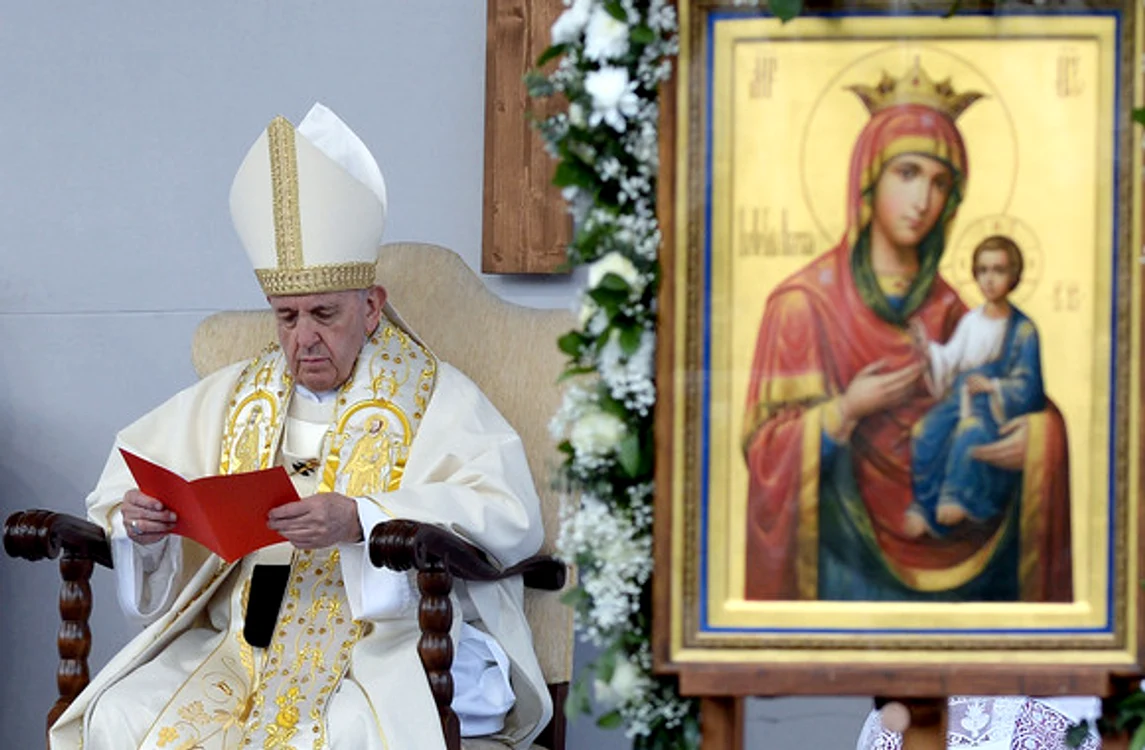 
    Papa Francisc va părăsi România sâmbătă, 2 iunie, în jurul orei 17.00 Foto: EPA  
