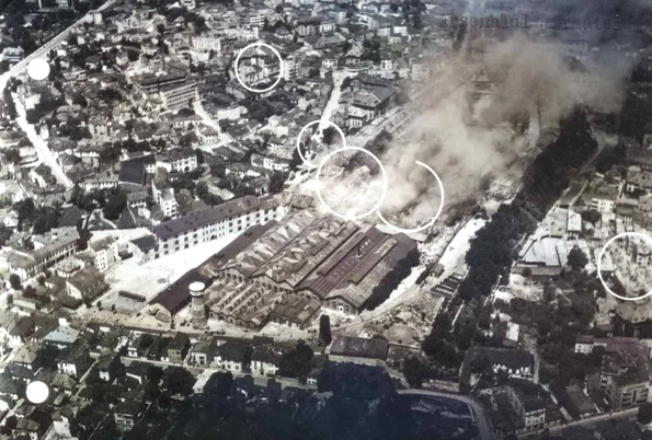 Fotografie aeriană cu Arsenalul Armatei și cartierul Uranus făcută pe 28 iunie 1944, după un bombardament al aviației americane asupra Bucureștiului