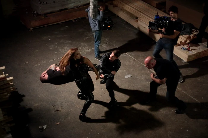 Iulia Vântur, pe platoul de filmare jpeg