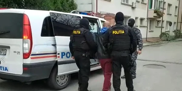 Fraţii Bursă Marin şi Ctin au desfigurat în bătaie 2 poliţişti vâlceni la Călina - Prundeni Foto Adevărul - credit DMS 1