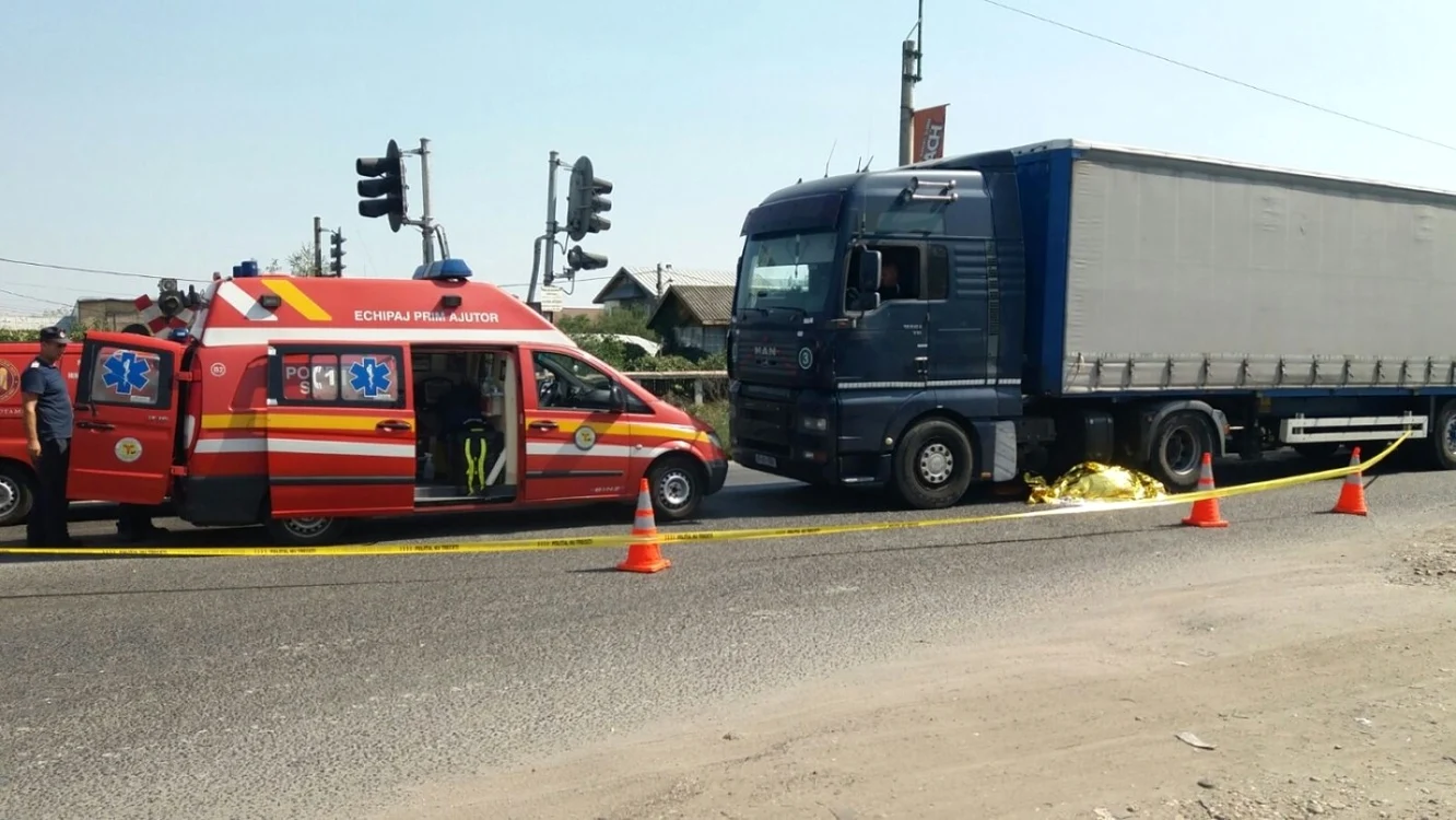 Fetiţa a fost călcată de TIR