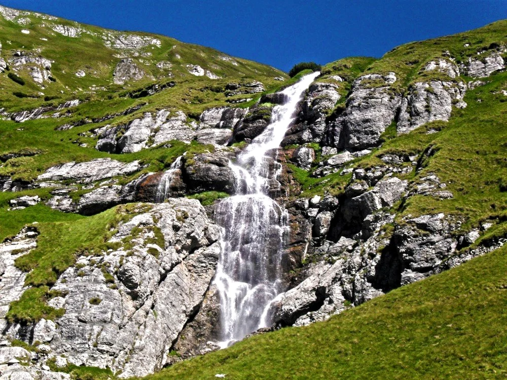 Cascada Obârșia Ialomiței văzută din dronă. FOTO romaniajournal.ro