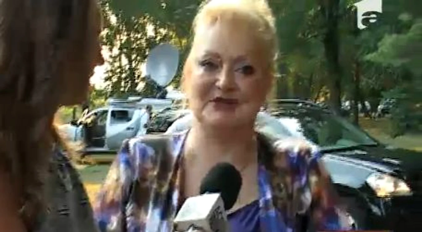 
    Doina, soţia lui Vadim Tudor  