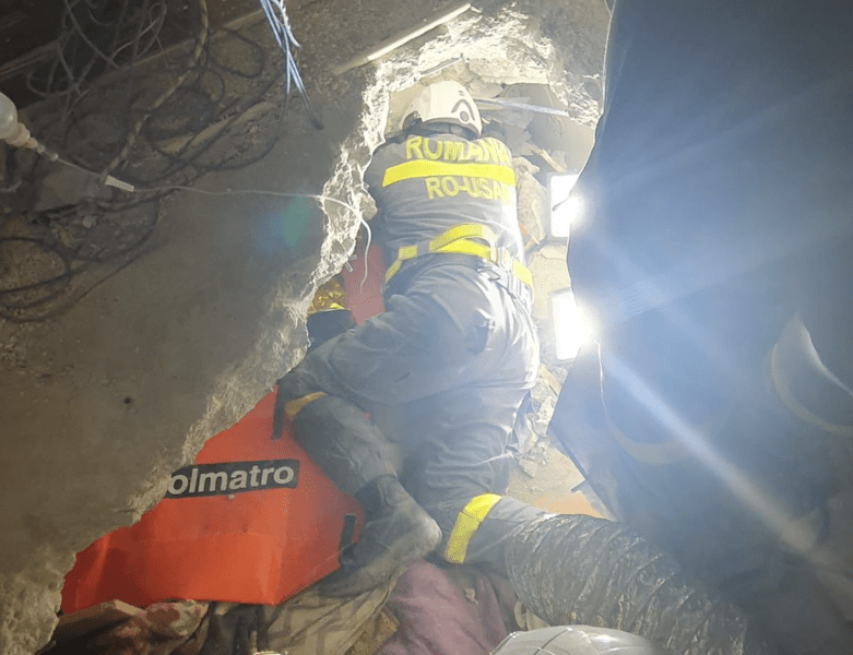 Lupta cu timpul a salvatorilor români detașați în Turcia VIDEO