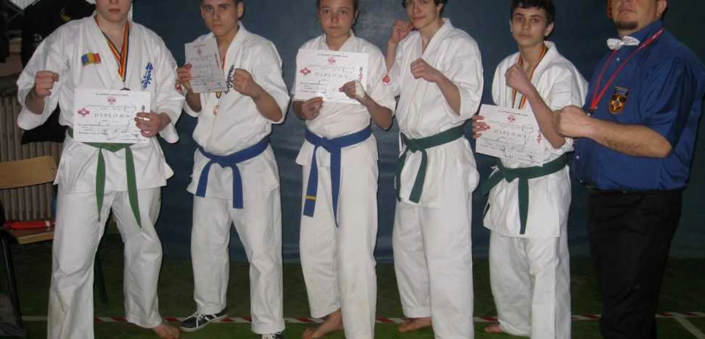 Sportivii care au participat la campionatul de la Sibiu FOTO Nicolaie Pănuţă