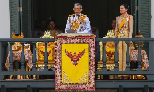 5 regele thailandei in izolare cu 20 de femei 4 jpg jpeg