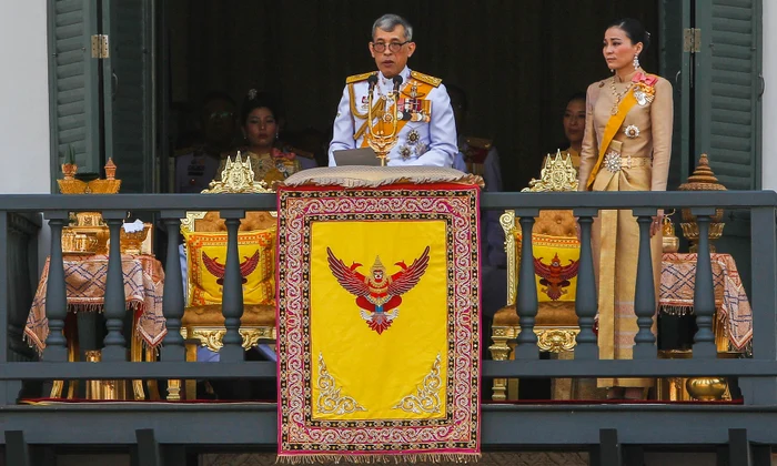 5 regele thailandei in izolare cu 20 de femei 4 jpg jpeg