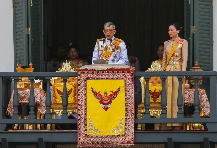 5 regele thailandei in izolare cu 20 de femei 4 jpg jpeg