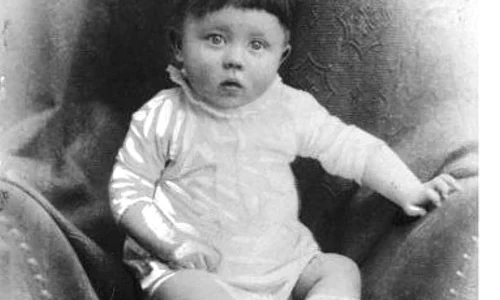 Hitler a fost la un pas de moarte când avea 4 ani jpeg