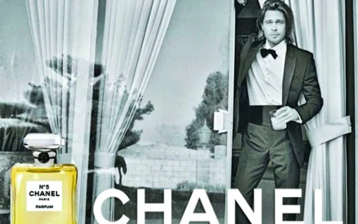 Brad Pitt este primul bărbat care promovează parfumul Chanel no. 5 din istoria parfumului franţuzesc