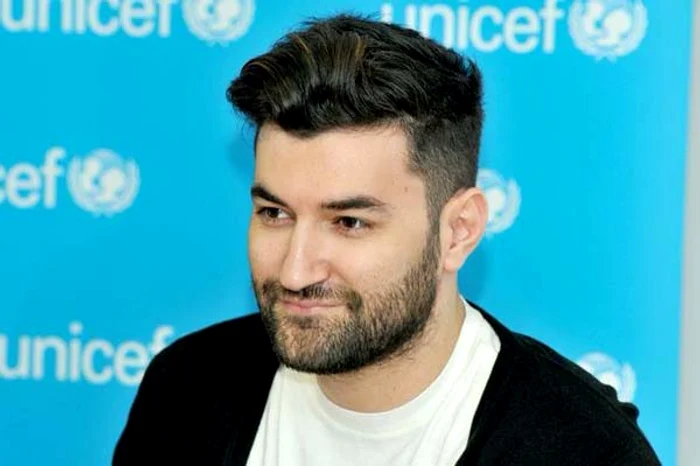 
    Smiley este încântat că îi va creștina băiețelul lui Velea FOTO: Arhiva personală  
