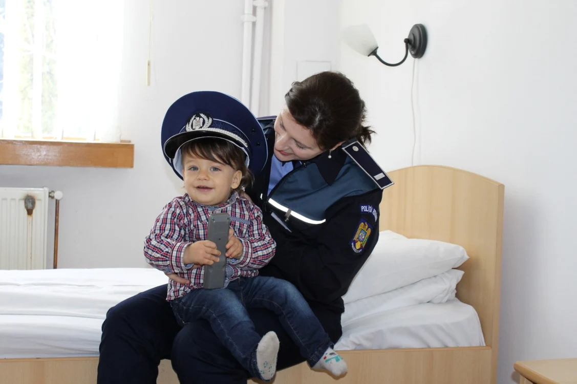 Emi Florescu, mascota Şcolii de Agenţi de Poliţie de la Câmpina    FOTO:Diana Frîncu