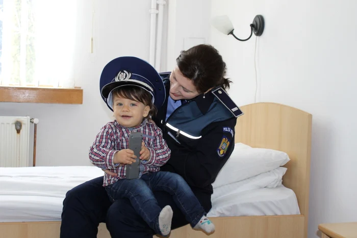 Emi Florescu, mascota Şcolii de Agenţi de Poliţie de la Câmpina    FOTO:Diana Frîncu