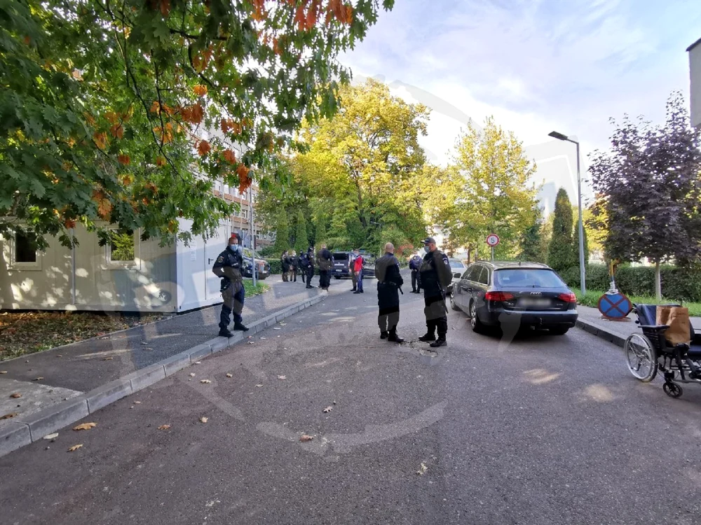 Mai mulţ poliţişti, jandarmi şi mascaţi au fost trimişi să păzească spitalul din Satu Mare. FOTO Presa.SM