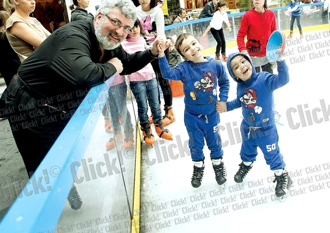 
    Silviu Prigoană  le face toate poftele  celor doi băieţi,  Maximus (6 ani) şi  Eduard (3 ani) (fotografii: click!)  