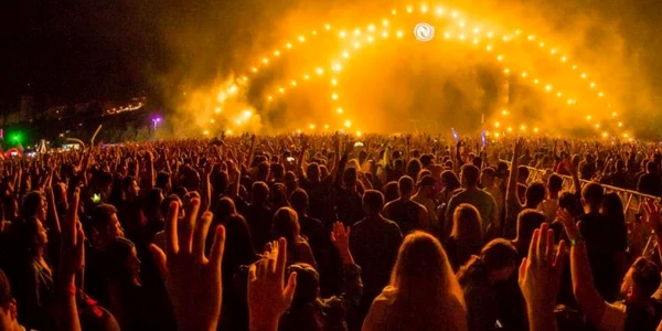 NEVERSEA - cel mai mare festival de pe plajă din Europa Sursa Facebook Neversea