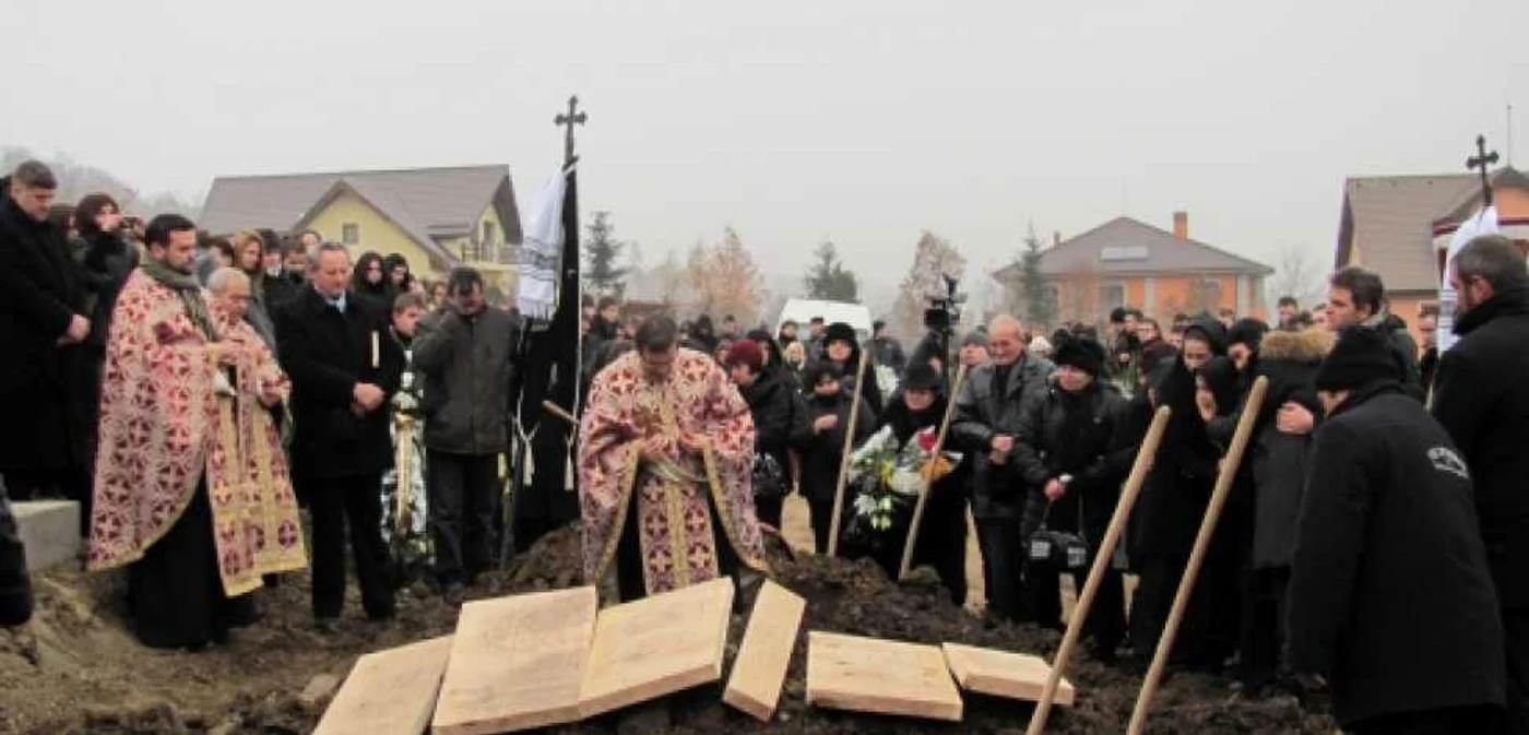 Sute de elevi şi-au luat rămas bun de la Tudor Rusu
