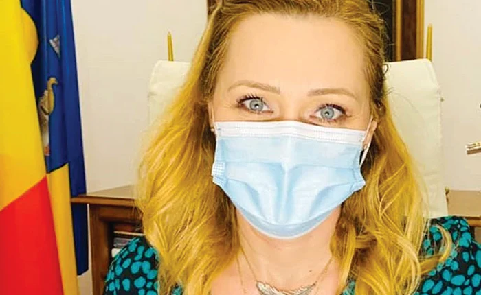 
    “Toate străzile din Câmpulung Muscel sunt praf”, explică edilul Elena LasconiFoto: Facebook  