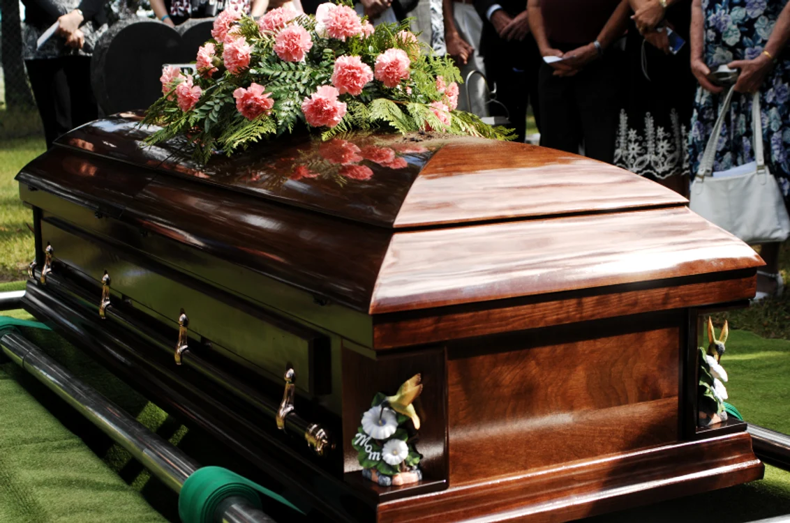 Bătrâna a fost la un pas să fie îngropată de vie, dar, din fericire, antreprenorul firmei de pompe funebre a descoperit la timp că aceasta trăieşteFoto: phillymag.com