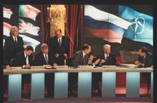 Tony Blair, președintele SUA, Bill Clinton, președintele Franței, Jacques Chirac, și președintele Federației Ruse, Boris Elțîn (copyright Getty Images)