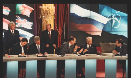 Tony Blair, președintele SUA, Bill Clinton, președintele Franței, Jacques Chirac, și președintele Federației Ruse, Boris Elțîn (copyright Getty Images)