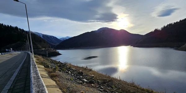 Lacul Gura Apelor , barajul și drumul spre lac  Foto Daniel Guță ADEVĂRUL (21) jpg