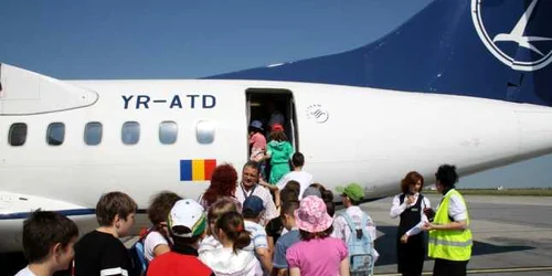 Copiii s-au distrat pe aeroport de ziua lor