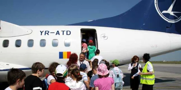 Copiii s-au distrat pe aeroport de ziua lor