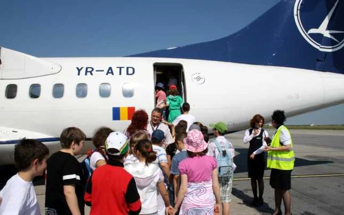 Copiii s-au distrat pe aeroport de ziua lor