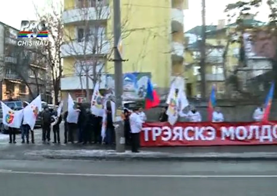
    Protest în faţa ambasadei României din Chişinău  