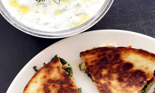 Quesadilla greceasca, cu spanac si ceapa verde jpeg