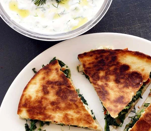 Quesadilla greceasca, cu spanac si ceapa verde jpeg