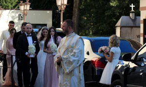 Mireasa a avut o pe sora ei domnișoară de onoare  jpeg