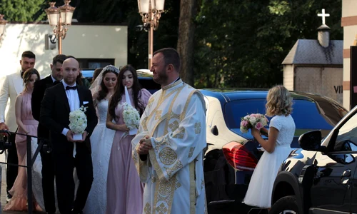 Mireasa a avut o pe sora ei domnișoară de onoare  jpeg