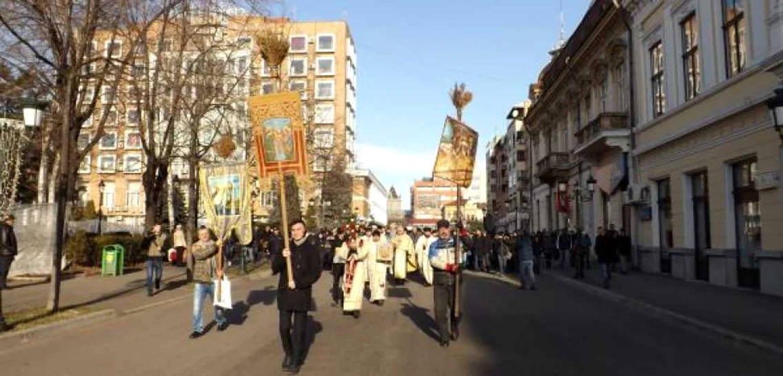 procesiune de bobotează pe malul dunării la severin FOTO Corina Macavei 