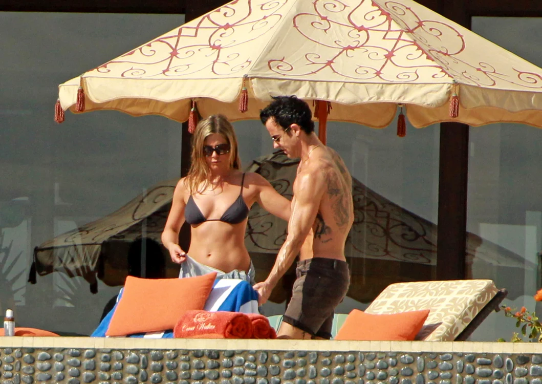 Jenifer Aniston si Justin Theroux 42 66155043 jpeg