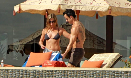 Jenifer Aniston si Justin Theroux 42 66155043 jpeg