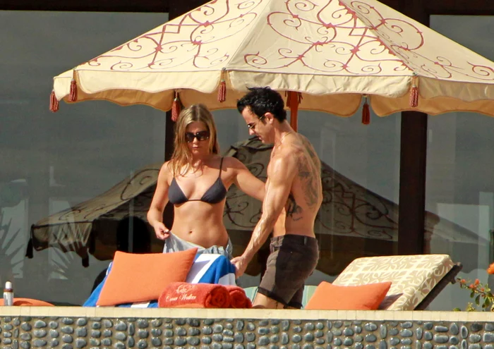 Jenifer Aniston si Justin Theroux 42 66155043 jpeg