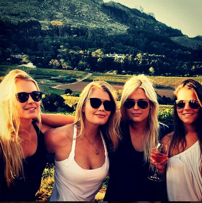 eliza, kitty si amelia jpeg