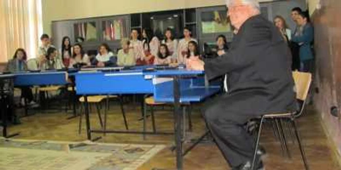 Mats Löf, profesor de IT la un liceu din Finlanda (foto dreapta).