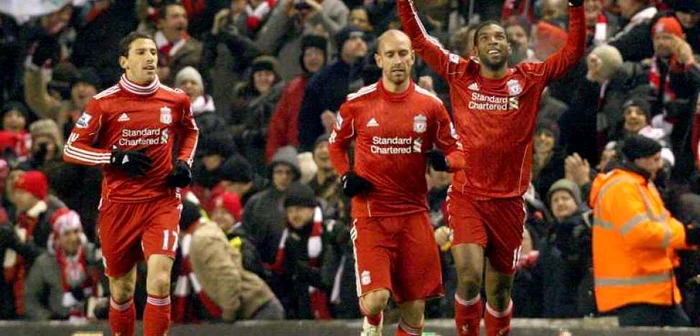 Ryan Babel (dreapta) se bucură după un gol marcat pentru Liverpool