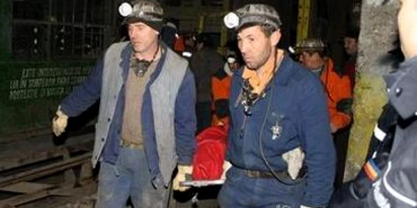 Trei persoane, trimise în judecată pentru moartea minerilor de la Petrila