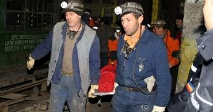 Trei persoane, trimise în judecată pentru moartea minerilor de la Petrila
