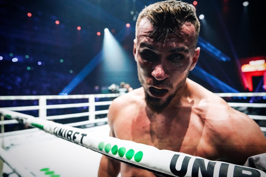 Ștefan Lătescu, omul momentului în kickboxingul românesc. Cum se șlefuiește un talent VIDEO