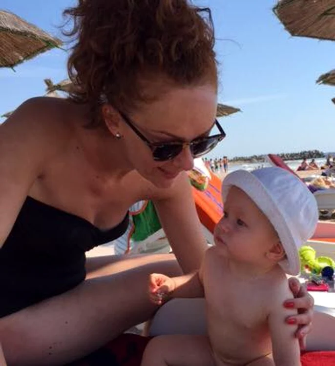 Andreea Fried l-a dus pe fiul ei, Sasha, la mare