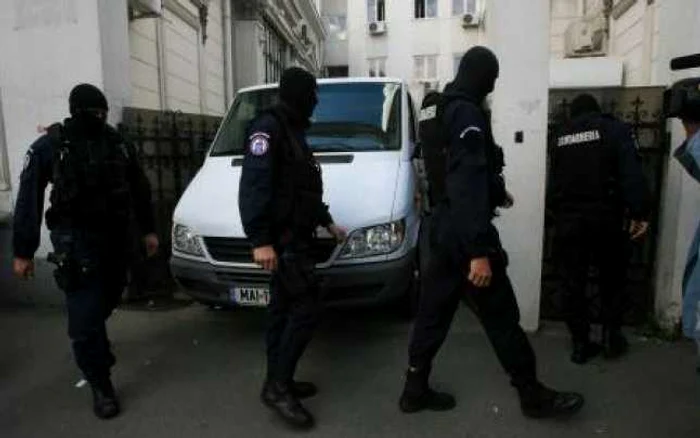 Patrulele de poliţie vor acţiona cu precădere în zona cluburilor şi a discotecilor.