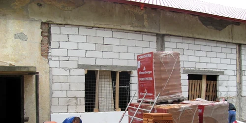Construcţia viitorului centru pentru vârstnici este în plină desfăşurare foto: M.I