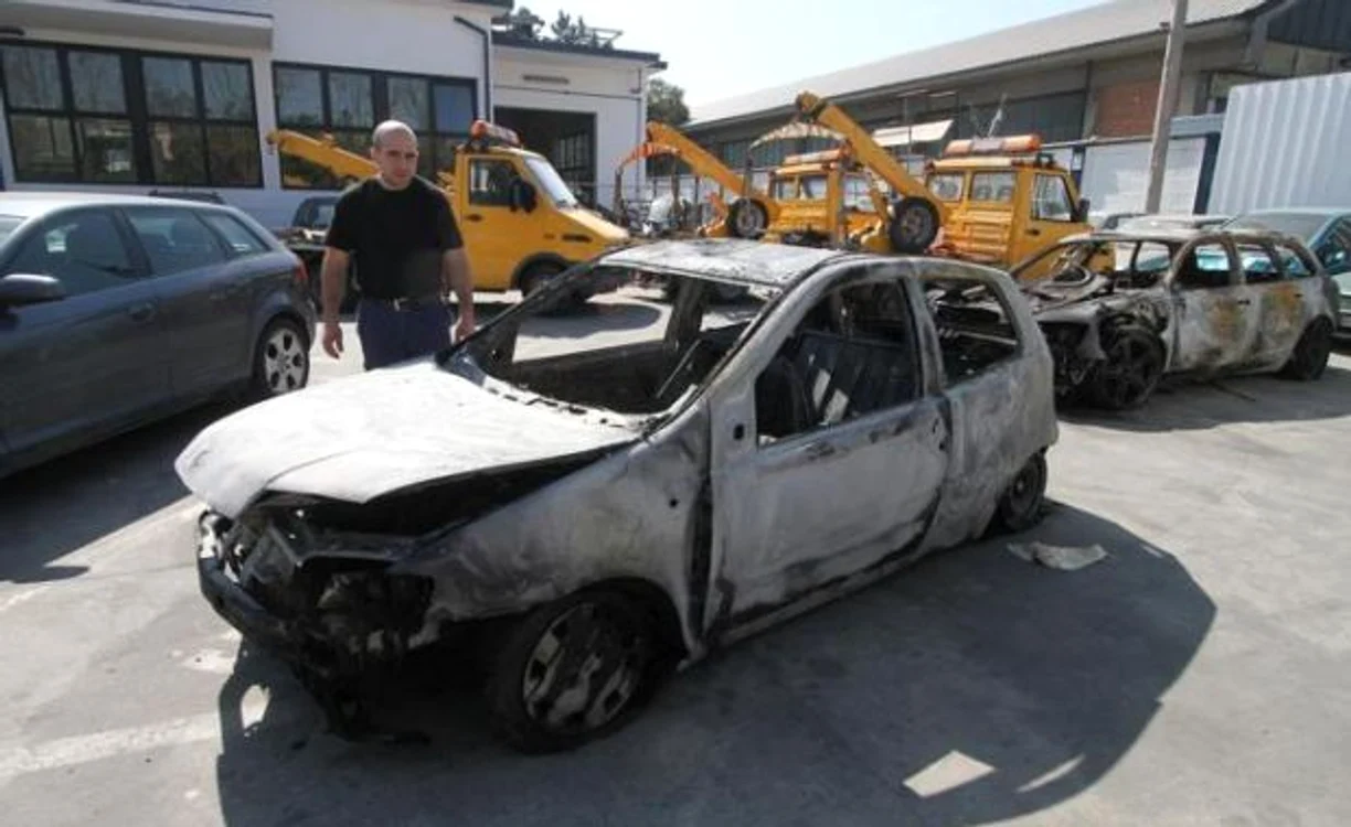 
    Maşina italianului sinucigaş (Foto: corrieredibologna.corriere.it)  