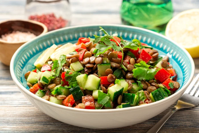 salata linte castraveti shutterstock 1807480711 jpg
