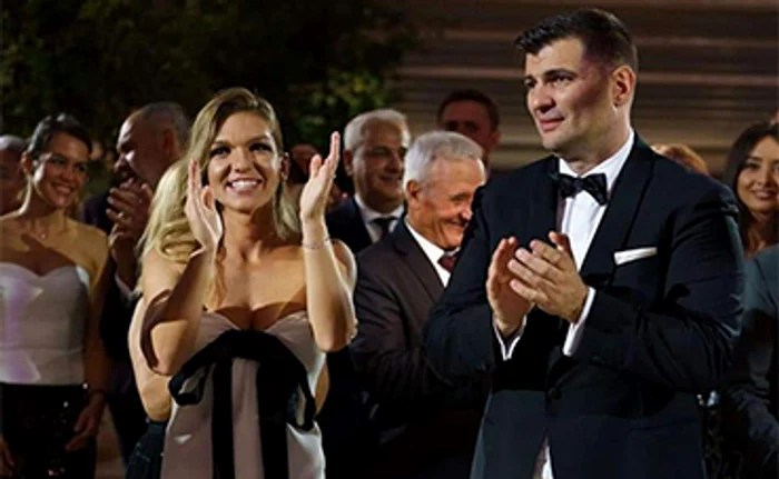 Pentru dansul mirilor a îmbrăcat o rochie Oscar de la Renta, albă cu o fundă mare neagră